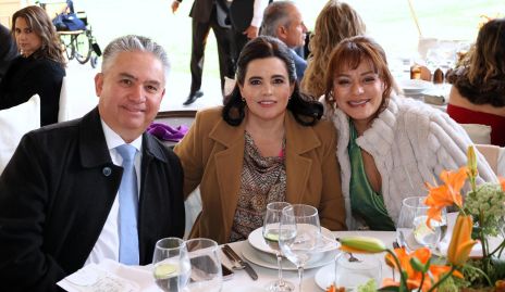  Heriberto Saldaña, Pili Arredondo y Marcela Chavarría.