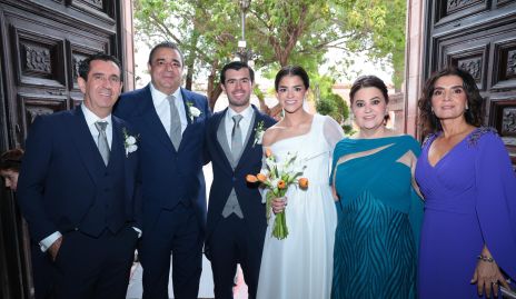 Los novios con sus papás, Manuel Espinosa, José Luis González, Andrés Espinosa, Margaret González, Margaret Lozano y Elvira Sánchez.