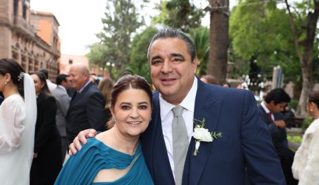  Margaret Lozano y José Luis González, papás de la novia.