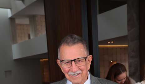  Víctor Gárate con su bisnieta Inés.