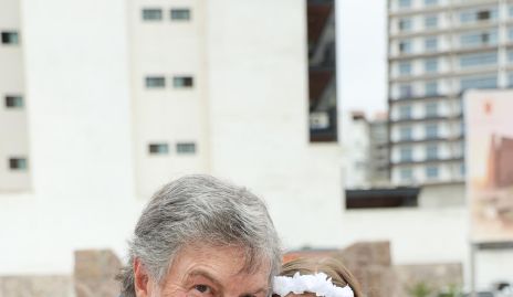  Juan Carlos Valladares con su nieta Inés.