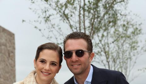  Daniela Hernández y Jorge Hernández con su sobrina Inés.