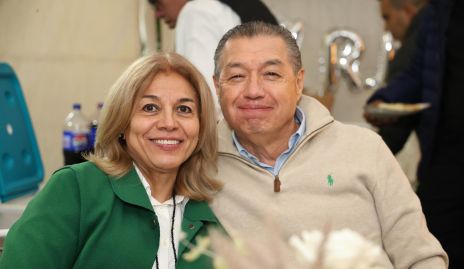  Olivia y Jorge Cantú, papás del novio.