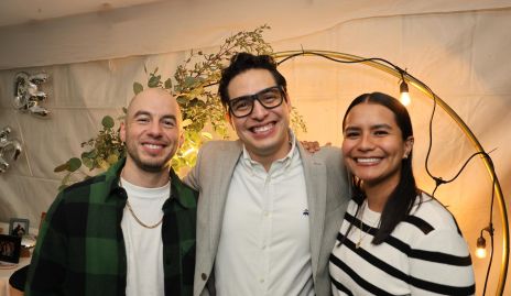  Arturo y Hugo Cantú con Ariadna Terán.