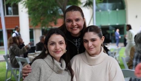  Lupina Acevedo, Mariana Velasco y Daniela Velasco.