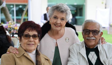  Mario Blanco, Guadalupe Mancilla y Montserrat de Mancilla.