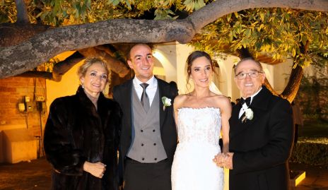  Los recién casados con los papás de la novia, Coco Fernández, Alejandro Villalobos, Valeria Rangel y Fernando Rangel.