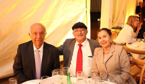  Roberto Ramírez, Juan Fernández y Hortensia González.