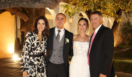  Dolores Hernández, Alejandro Villalobos, Valeria Rangel y Jorge Gómez.