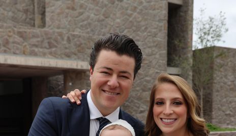  Gastón  Lozano y Ale Álvarez con su ahijado Roberto 