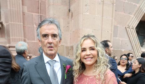  Fernando del Pozo y Gabriela Serment, papás del novio.