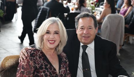  Betty y Arnoldo de León.