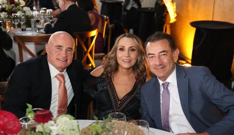  Tomás Alcalde, Roxana Serna y Leopoldo Córdova.