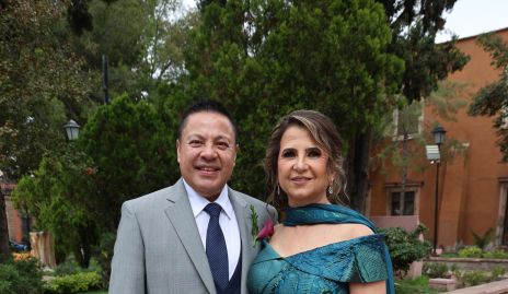  Jorge Jaimes y Adriana Saucedo, papás de la novia.