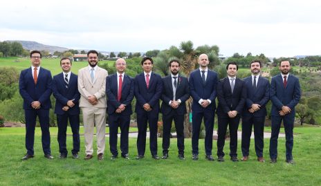  Alejandro del Pozo con sus amigos.