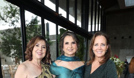  Lidia Saucedo, Adriana Saucedo y Laura Bernavides.