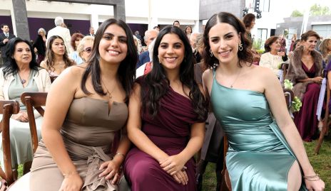  Beli Sánchez, Ceci Sánchez y Daniela González, hijas de los novios.