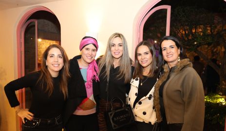  Itzel Herrera, Mariana De Luna, Elizabeth Berrones, Alejandra Díaz de León y Sandra Villasuso.