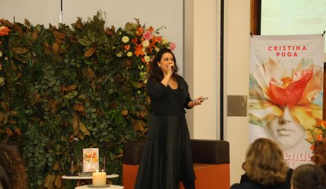  Cristina Puga.