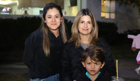  Fani López, Lucía Cabrera y Santiago Martínez.