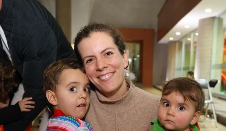  Micol Echegaray con sus hijos René y Nina Padilla.
