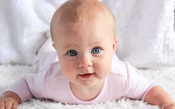 Hermosos nombres vintage para niña que suenan muy elegantes