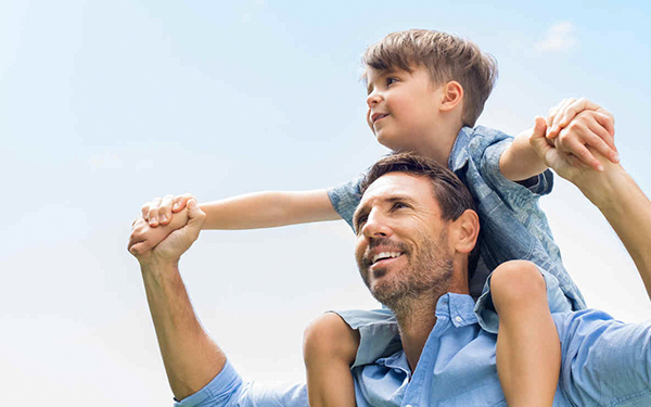 Cuanto más demora el hombre en ser padre, más inteligente será su hijo (según estudio)