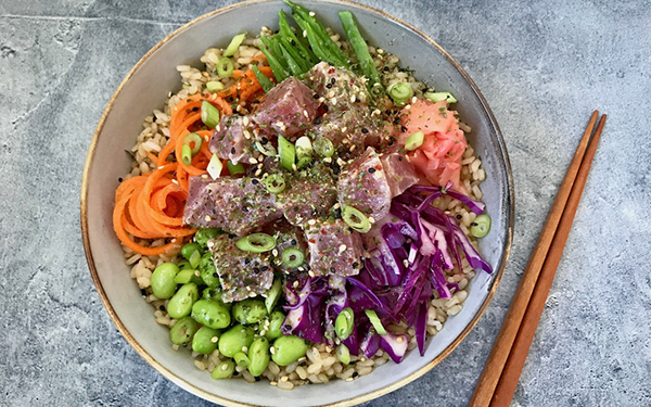 ¿CÓMO HACER TU POKE BOWL MÁS SALUDABLE?