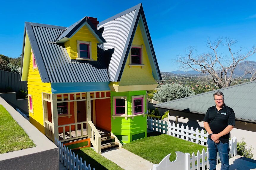 El mejor papá del mundo: hombre construye y recrea la casa de UP para su hijo