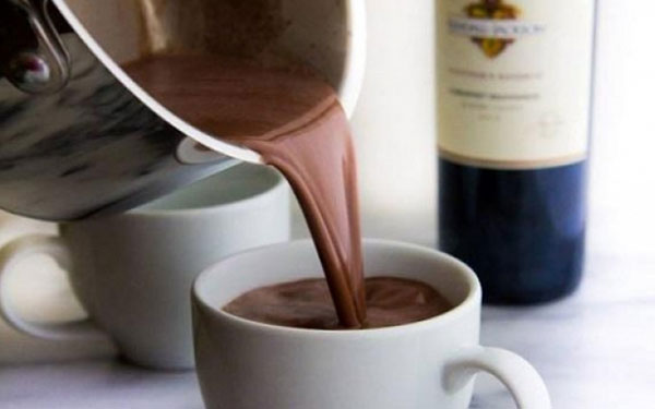 Chocolate caliente con vino tinto