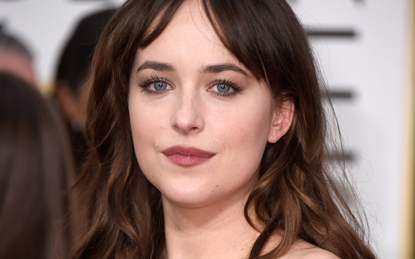 Dakota Johnson y su sencillo truco para que el rímel le quede perfecto