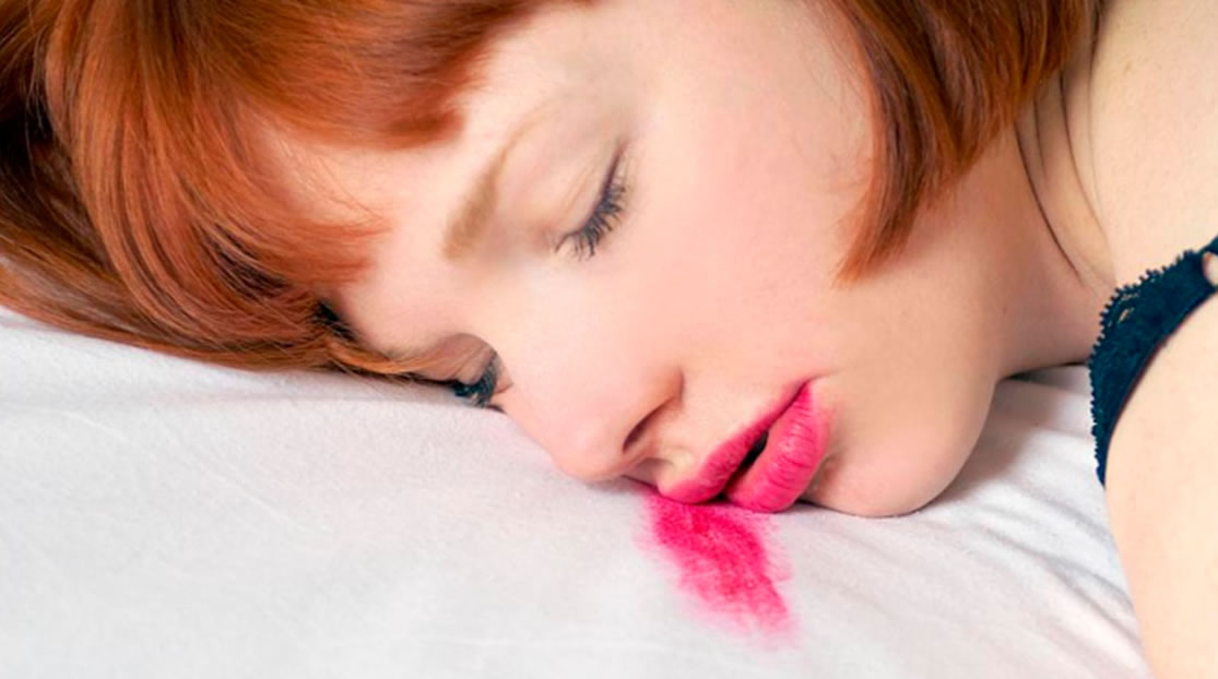 Renueva tu piel luego de dormir maquillada con estos 5 consejos