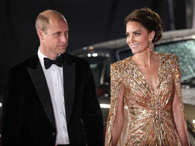 ¡A un lado 007! Kate le roba protagonismo al agente con espectacular look