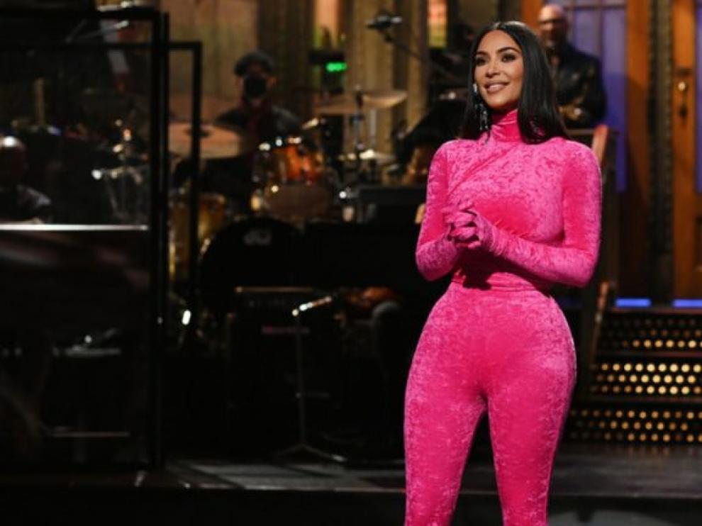 Kim Kardashian se burla de sí misma y de su divorcio en Saturday Night Live