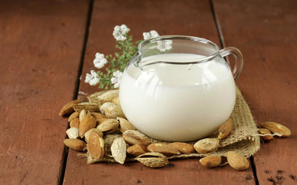 8 beneficios de la leche de almendras