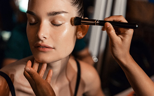Draping: la técnica de maquillaje que estará de moda este año.