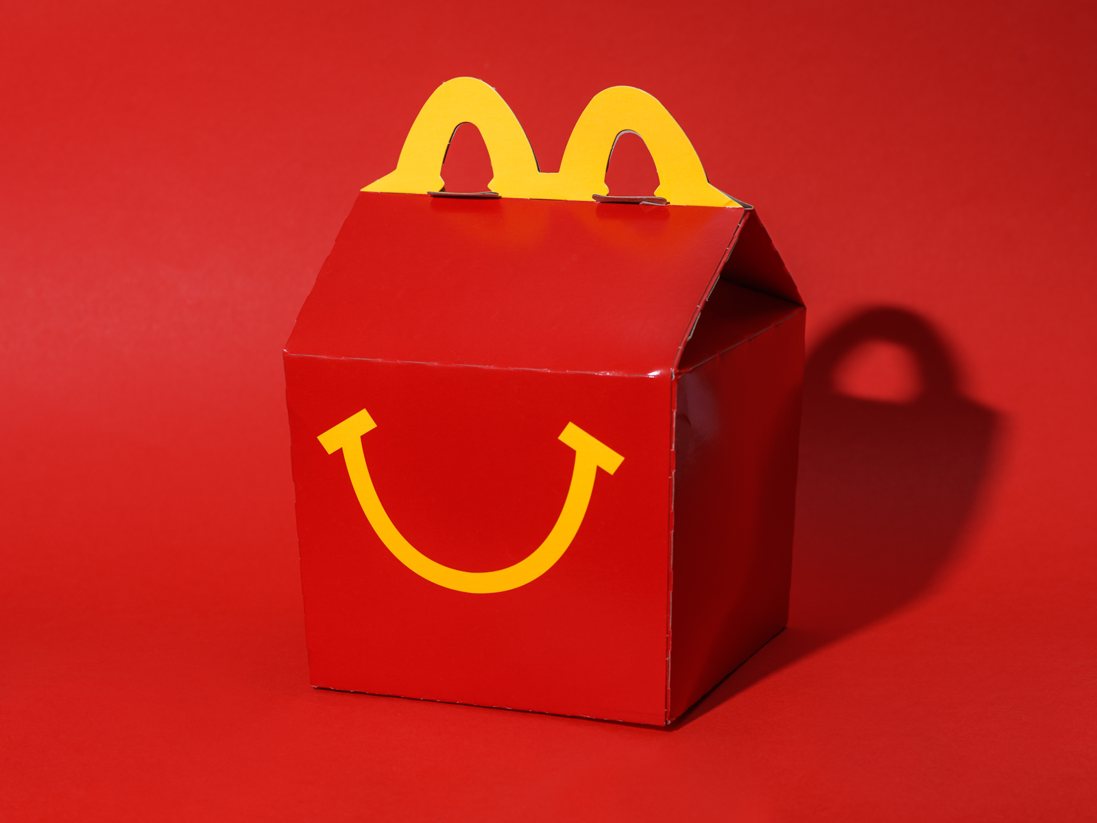 Cartón y plástico reciclado serán algunos de los materiales que McDonalds usará para sus juguetes de la nueva Cajita Feliz