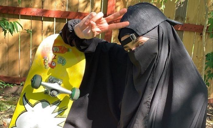 Conoce a esta joven musulmana fit: Su vestimenta no le impone ningún límite