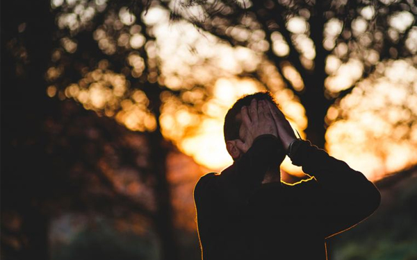 Conquista tu mente para ser feliz: 3 estrategias para transformar los pensamientos negativos