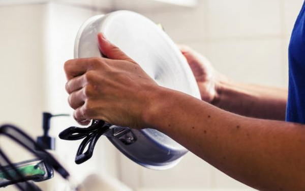 Deja tu sartén quemada como nueva: aprende este y otros trucos infalibles para tu cocina