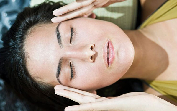 ¿Qué es el yoga facial y cómo se hace?