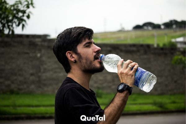 ¿Por qué es peligroso beber agua en botella de plástico?