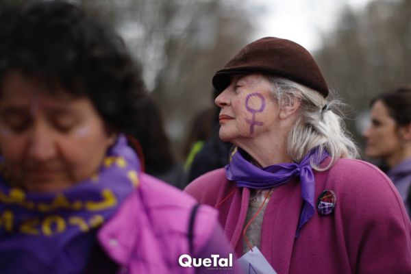 ¿Qué significa el morado en el feminismo y por qué es su color?