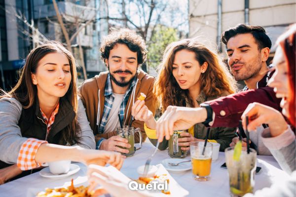 ¿Cuántos amigos necesitas para ser feliz? Experto responde