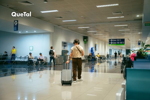 Pagar para no hacer fila: AICM alista pase rápido de 20 dólares