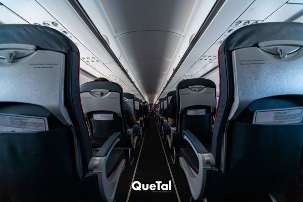 Las cosas que no debes hacer en un avión, según una ex sobrecargo