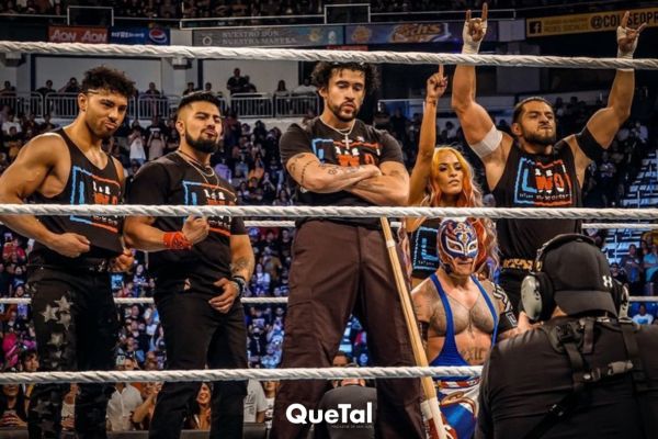 Bad Bunny le da una cachetada a un luchados de la WWE