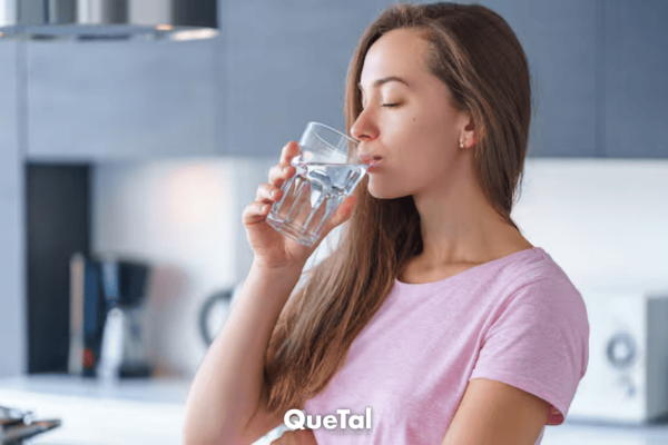 Beber agua en ayunas: el hábito sencillo que puede transformar tu día 