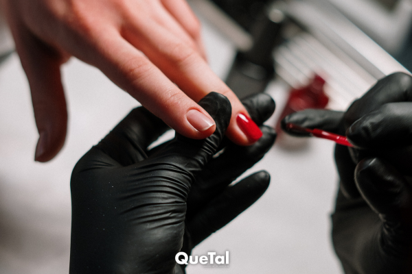 Las uñas que siempre estarán en tendencia: rojo y vino