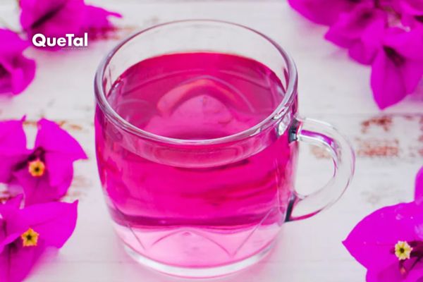 Refrescante agua de bugambilia con limón